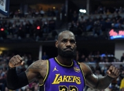 平博网站-NBA输球谣言不攻自破，詹姆斯将继续为湖人效力