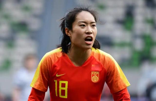 关于奋力拼搏：女足球员决心不妥协的信息