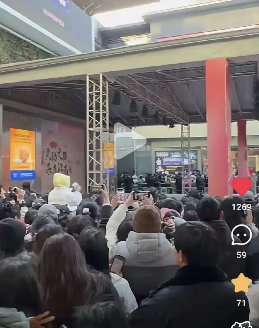 包含罗马城主场胜利，球迷欢呼声如潮的词条