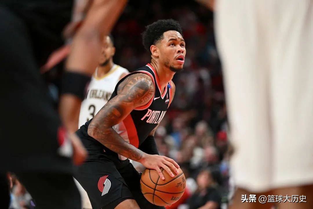 关于凯尔特人送出霍勒迪得到安芬尼-西蒙斯+2次轮的信息