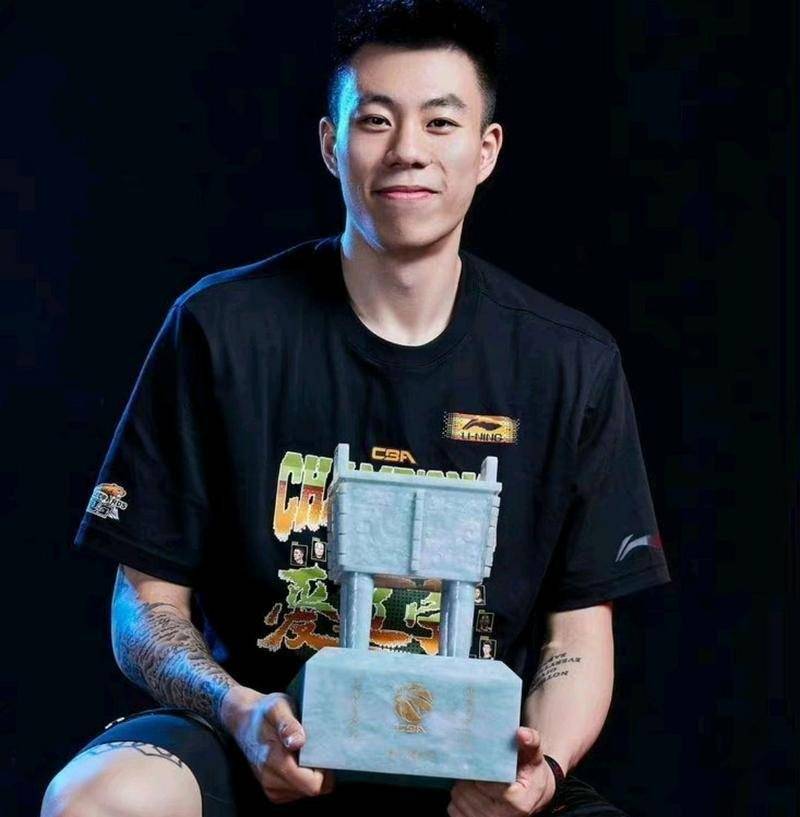 出人意料！第1外援+场均30分全部遭弃，CBA劲旅孤注一掷：的简单介绍