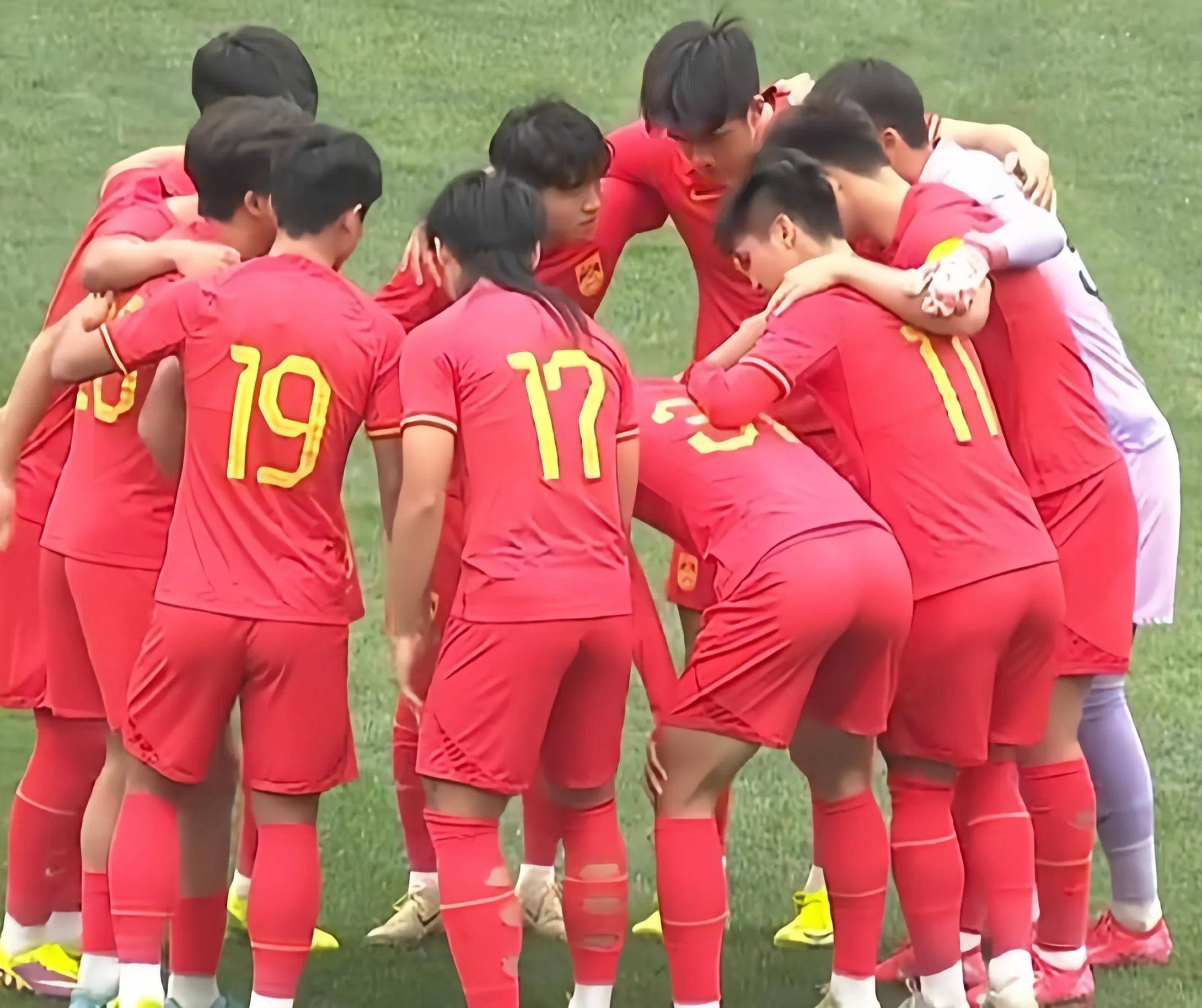 包含国足U16率先得分让韩队手忙脚乱，5分钟就被对手追成1-1的词条