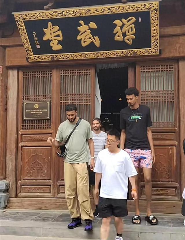 文班亚马“剃度出家”目前正在少林寺闭关修行
